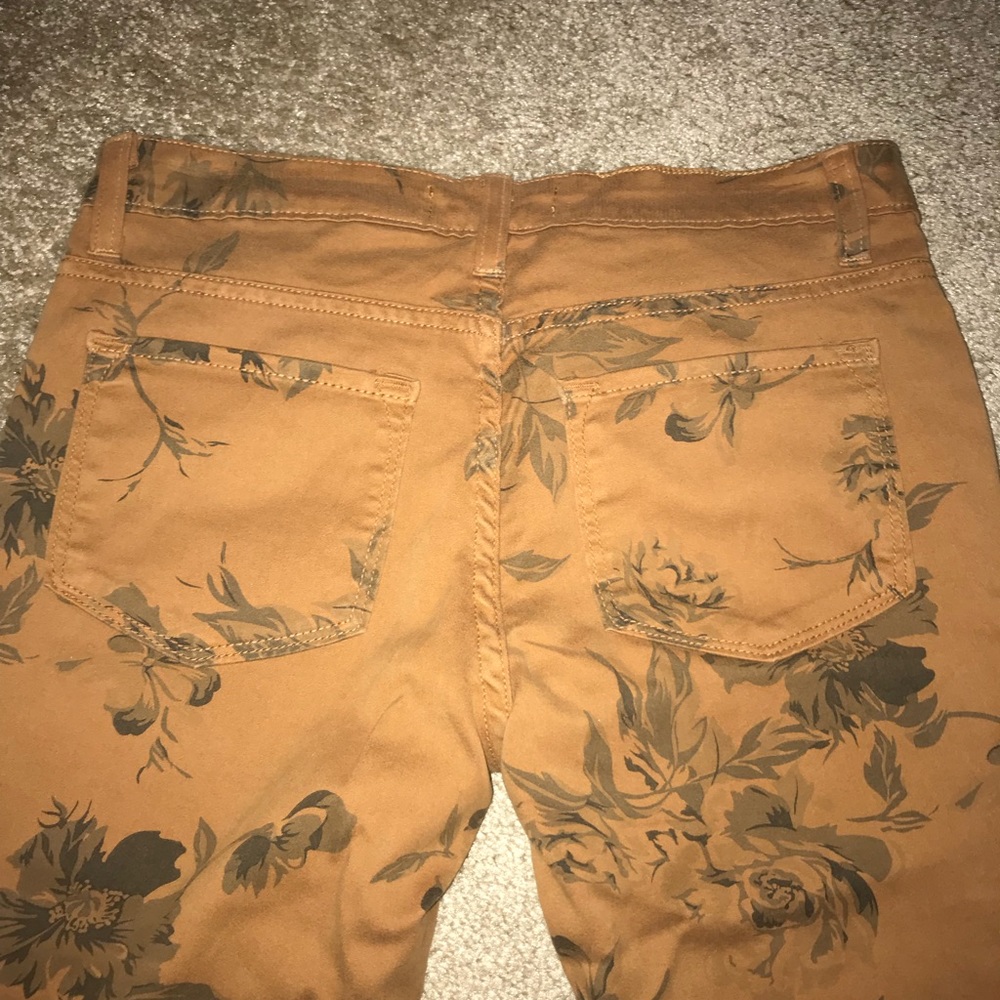Tan & Black Floral Super Skinny Jean NWOT Cute